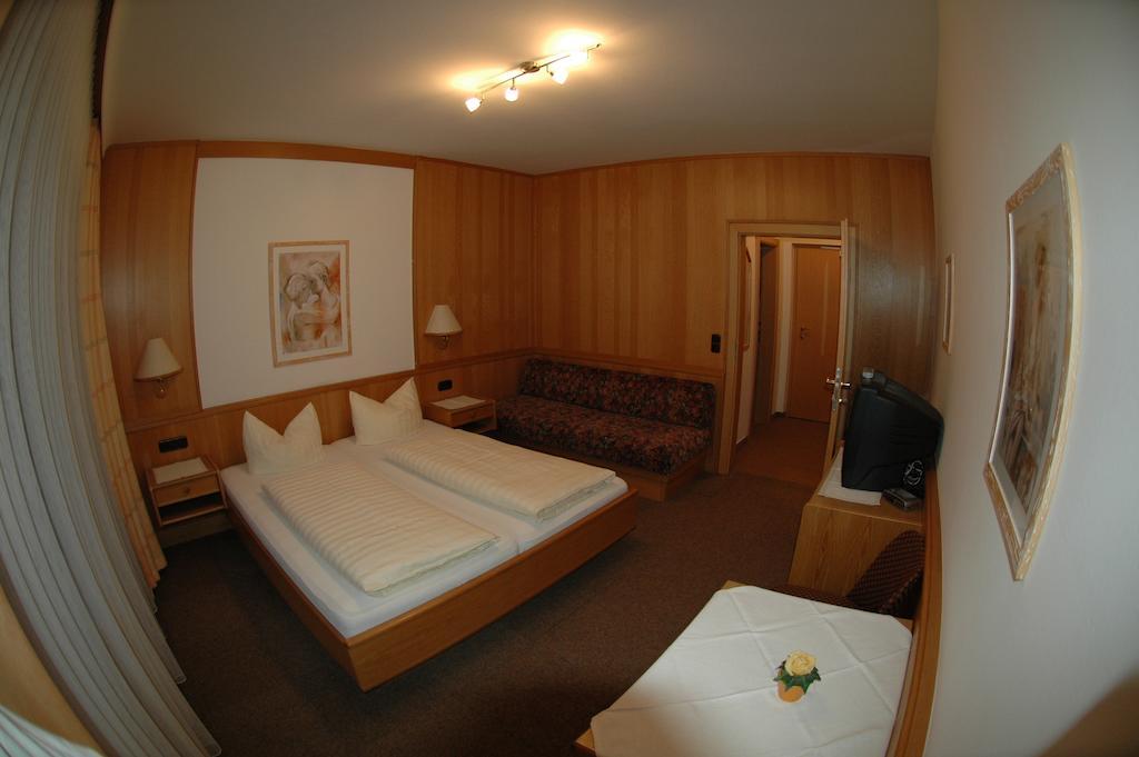 Hotel Garni Jennewein Mayrhofen Quarto foto